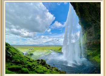 Best wishes for a pleasant day from all the family.